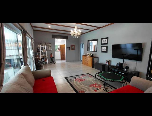 4 BEDROOM HOUSE FOR SALE IN UNIVERSITAS RIDGE